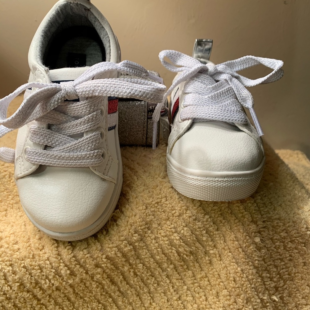 Shoes - Picture 4 of 7
